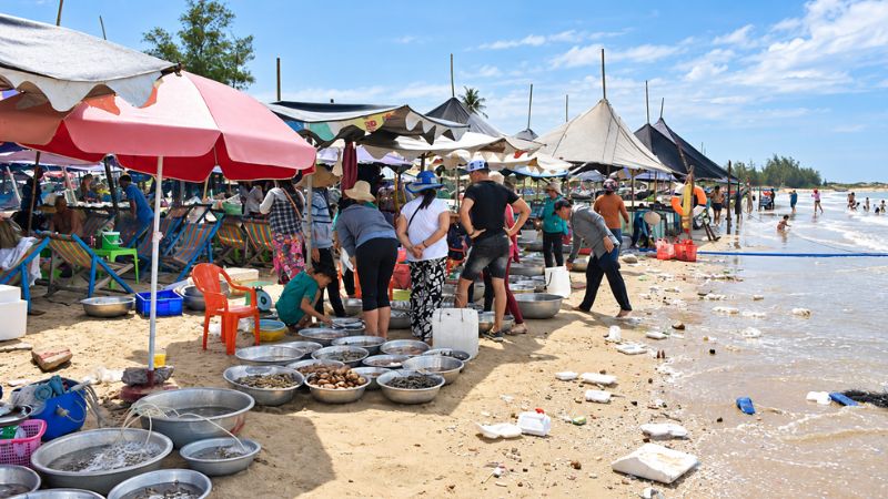 chợ hải sản ở hồ tràm